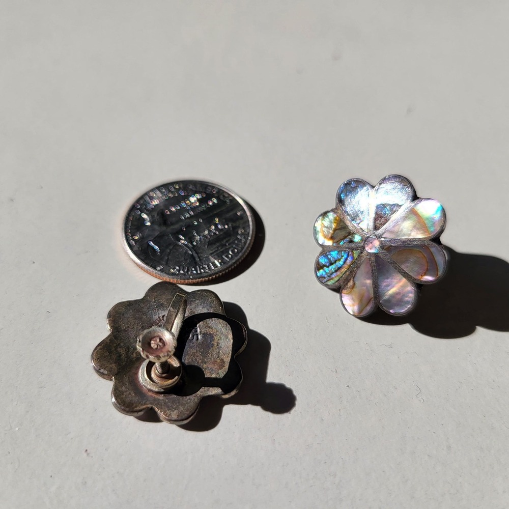 Vintage Alpaca Mexico Abalone Shell Flower Screw Back Earrings Silver MOP - Picture 2 of 6